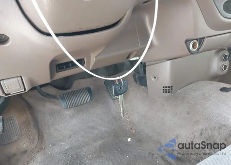 2000 Toyota Tundra Sr5 V8 from USA, damaged, VIN 5TBRT3415YS001777